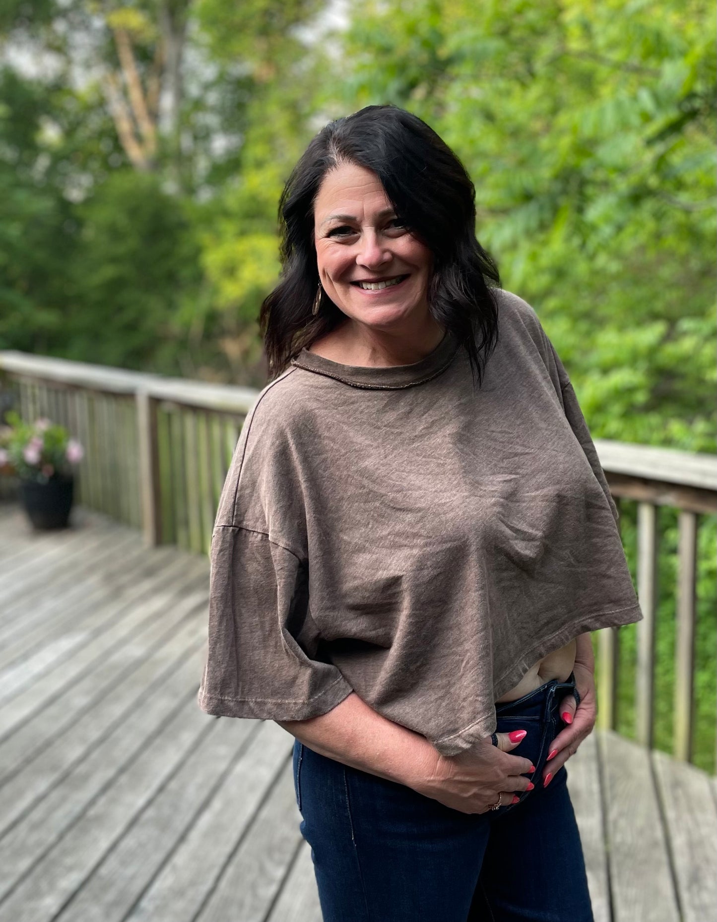 Oversized brown cropped T