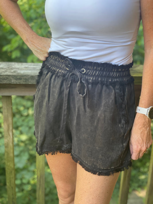 The Breezy Days Shorts - BLACK