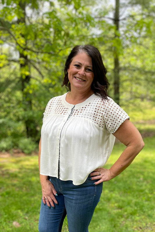 Cropped shirt w/lace