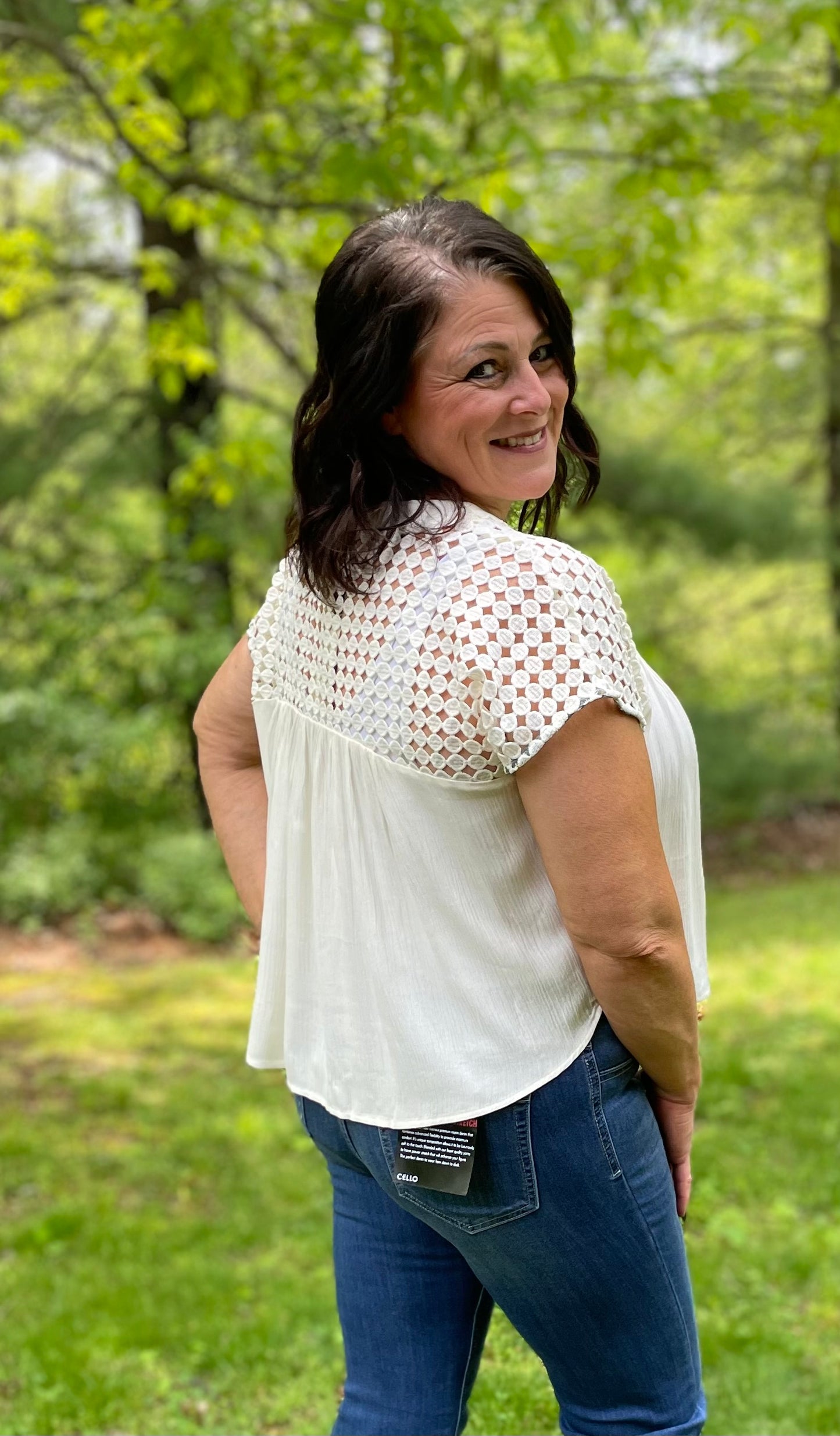 Cropped shirt w/lace