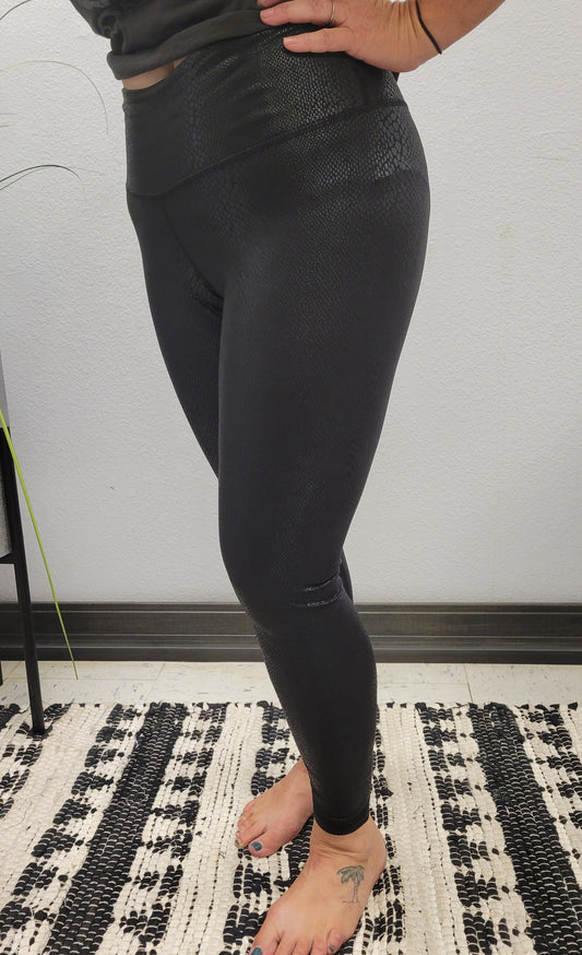 Shiny snake skin leggings