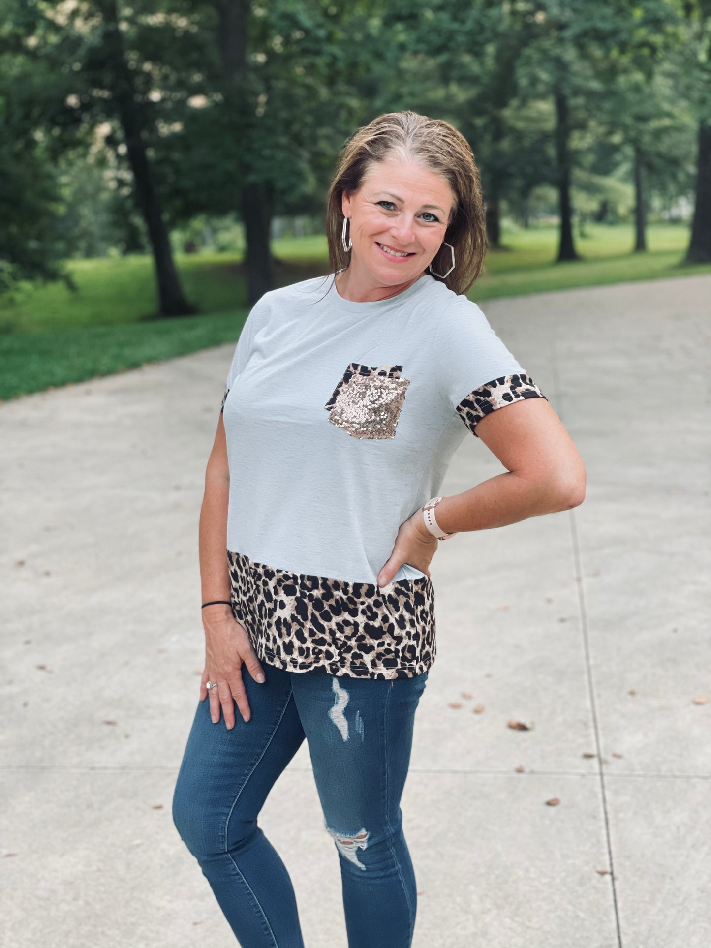 Leopard, grey T shirt